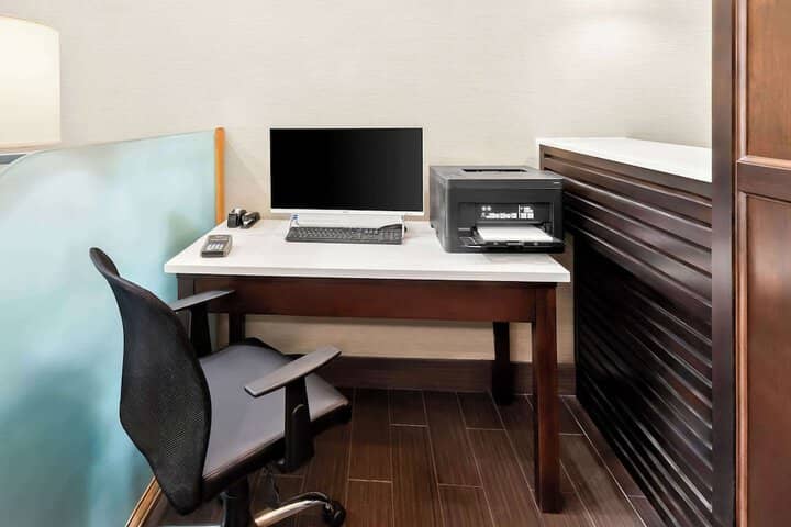 Business Center 33 of 37