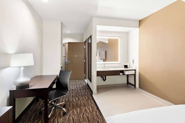 Room 18 of 37