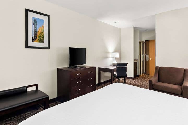 Room 10 of 37